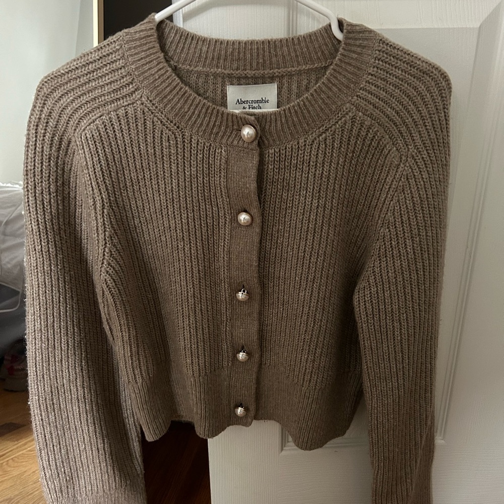 COPY - Abercrombie crew pearl cardigan